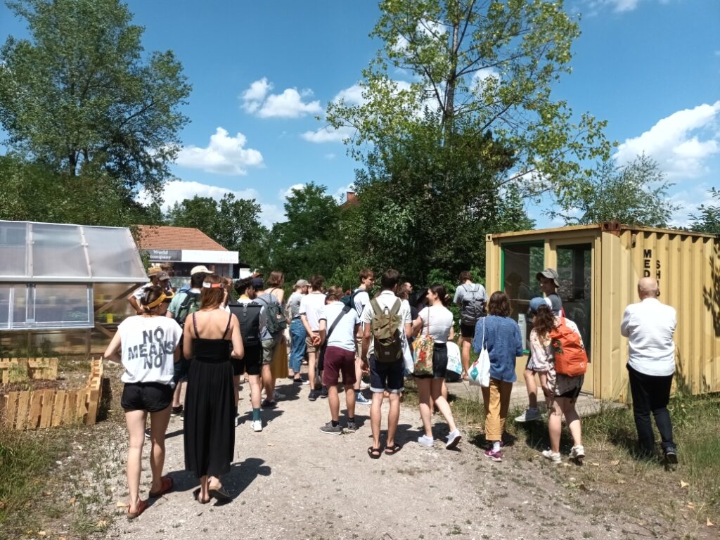 Z vročim kompostom proti podnebni krizi